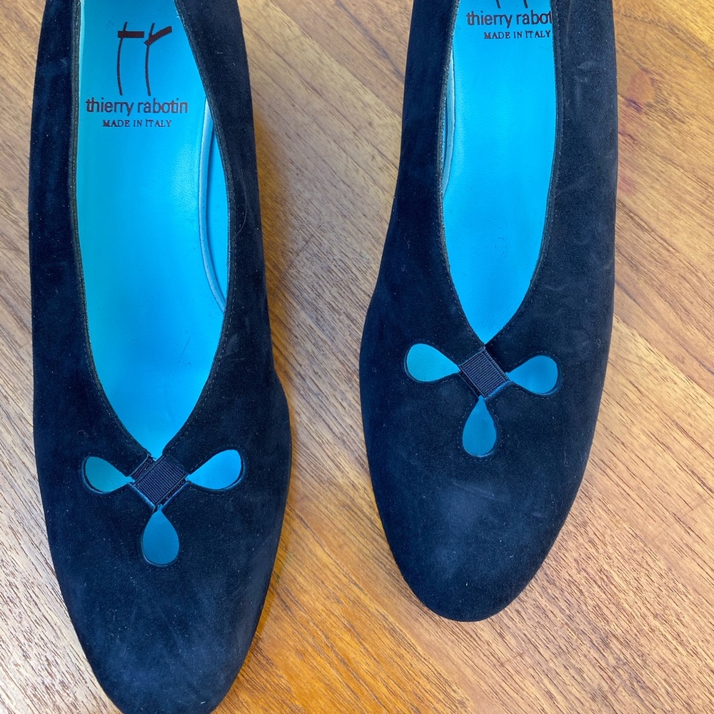 NIB luxury Thierry Rabotin Navy Suede Heals $330